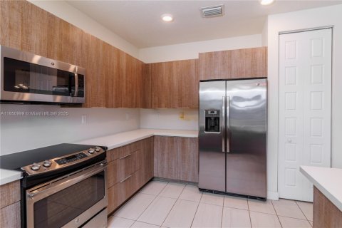Townhouse in Doral, Florida 3 bedrooms, 195.09 sq.m. № 1859127 - photo 29