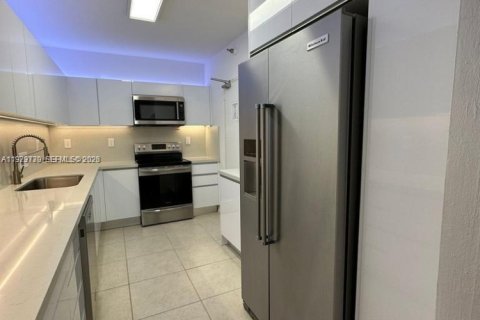 Снять в аренду кондоминиум в Бэл-Харбор, Флорида 1 спальня, 94.3м2, № 2048495 - фото 15