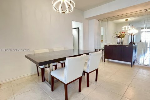 Снять в аренду кондоминиум в Бэл-Харбор, Флорида 1 спальня, 94.3м2, № 2048495 - фото 10