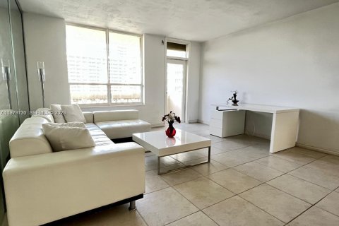 Снять в аренду кондоминиум в Бэл-Харбор, Флорида 1 спальня, 94.3м2, № 2048495 - фото 8