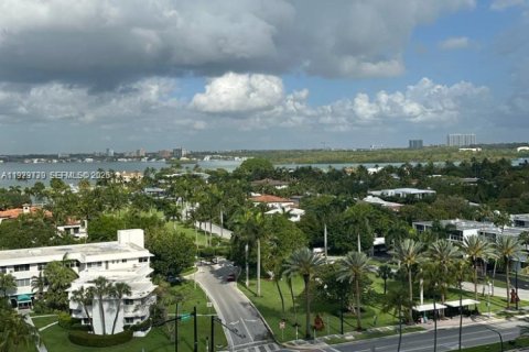 Снять в аренду кондоминиум в Бэл-Харбор, Флорида 1 спальня, 94.3м2, № 2048495 - фото 3