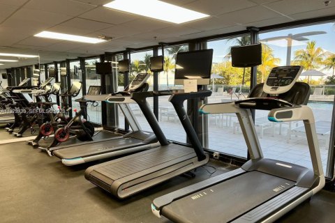 Снять в аренду кондоминиум в Бэл-Харбор, Флорида 1 спальня, 94.3м2, № 2048495 - фото 24