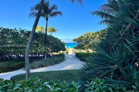 Снять в аренду кондоминиум в Бэл-Харбор, Флорида 1 спальня, 94.3м2, № 2048495 - фото 5