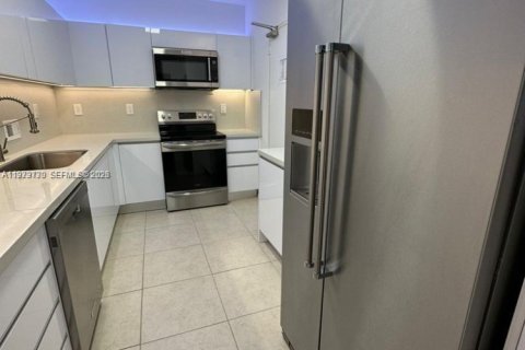 Снять в аренду кондоминиум в Бэл-Харбор, Флорида 1 спальня, 94.3м2, № 2048495 - фото 17