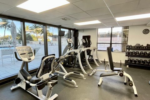 Снять в аренду кондоминиум в Бэл-Харбор, Флорида 1 спальня, 94.3м2, № 2048495 - фото 22