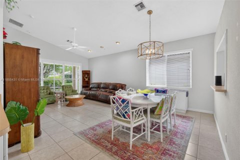House in West Palm Beach, Florida 3 bedrooms, 151.52 sq.m. № 1878727 - photo 10