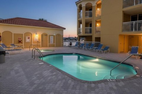Copropriété à vendre à Saint Pete Beach, Floride: 3 chambres, 221.39 m2 № 2129412 - photo 5