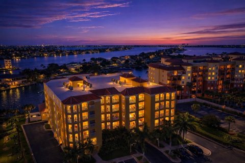Copropriété à vendre à Saint Pete Beach, Floride: 3 chambres, 221.39 m2 № 2129412 - photo 4