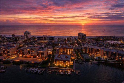 Copropriété à vendre à Saint Pete Beach, Floride: 3 chambres, 221.39 m2 № 2129412 - photo 2