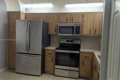 Condo in Miami, Florida, 2 bedrooms  № 1811835 - photo 14