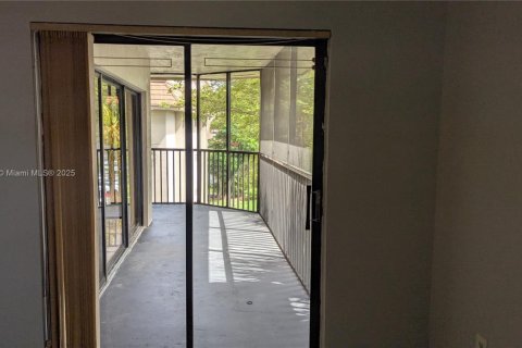 Condo in Miami, Florida, 2 bedrooms  № 1811835 - photo 10