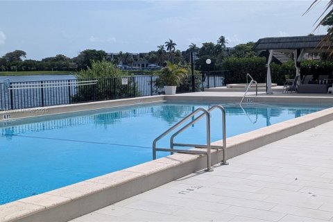 Condo in Miami, Florida, 2 bedrooms  № 1811835 - photo 2