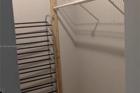 Condo in Miami, Florida, 2 bedrooms  № 1811835 - photo 11