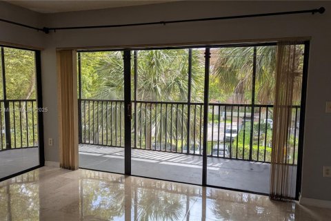 Condo in Miami, Florida, 2 bedrooms  № 1811835 - photo 13