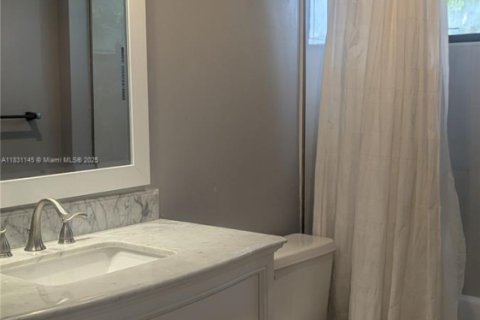 Condo in Miami, Florida, 2 bedrooms  № 1811835 - photo 5