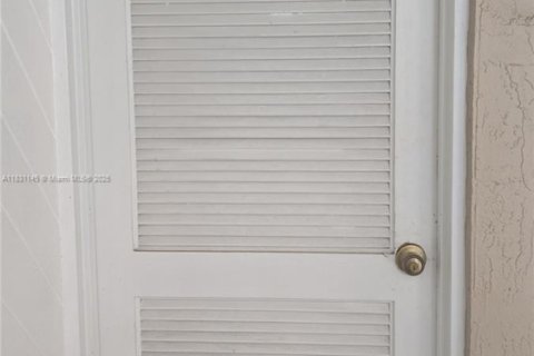 Condo in Miami, Florida, 2 bedrooms  № 1811835 - photo 4