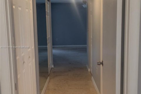 Condo in Miami, Florida, 2 bedrooms  № 1811835 - photo 8