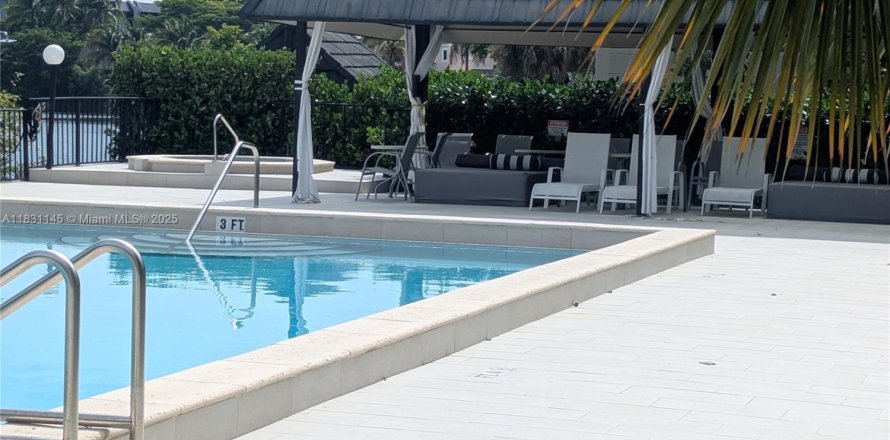 Condominio en Miami, Florida, 2 dormitorios № 1811835