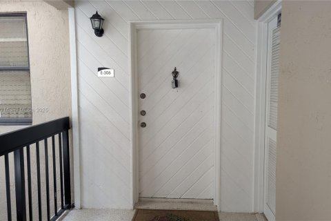 Condo in Miami, Florida, 2 bedrooms  № 1811835 - photo 3