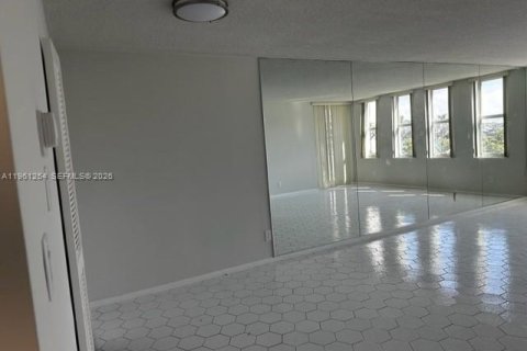 Copropriété à louer à Miami Beach, Floride: 1 chambre, 91.04 m2 № 2022145 - photo 24