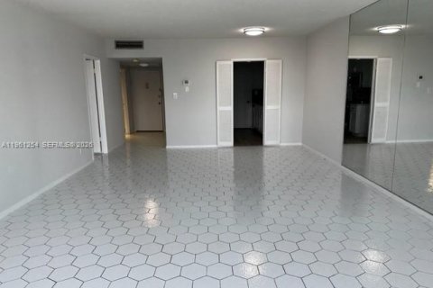 Copropriété à louer à Miami Beach, Floride: 1 chambre, 91.04 m2 № 2022145 - photo 25