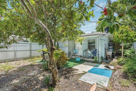 House in Hialeah, Florida 3 bedrooms, 125.33 sq.m. № 1836516 - photo 26