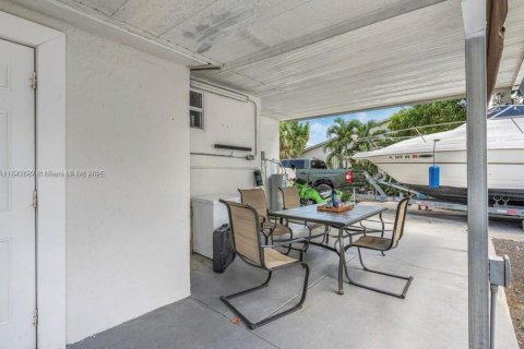 House in Hialeah, Florida 3 bedrooms, 125.33 sq.m. № 1836516 - photo 18
