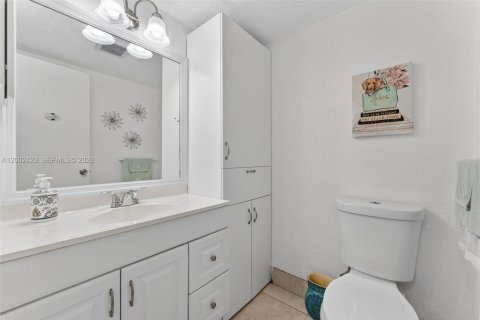 Condominio en venta en Lauderhill, Florida, 1 dormitorio, 86.21 m2 № 2066207 - foto 9