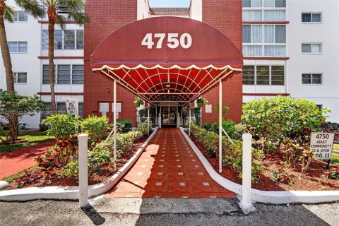 Condominio en venta en Lauderhill, Florida, 1 dormitorio, 86.21 m2 № 2066207 - foto 6