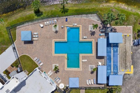 Condominio en venta en Lauderhill, Florida, 1 dormitorio, 86.21 m2 № 2066207 - foto 16