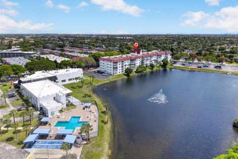 Condominio en venta en Lauderhill, Florida, 1 dormitorio, 86.21 m2 № 2066207 - foto 15