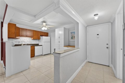 Condominio en venta en Lauderhill, Florida, 1 dormitorio, 86.21 m2 № 2066207 - foto 7