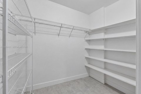 Condominio en venta en Lauderhill, Florida, 1 dormitorio, 86.21 m2 № 2066207 - foto 11