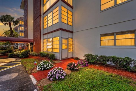 Condominio en Lauderhill, Florida, 1 dormitorio  № 2066207