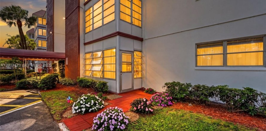 Condominio en Lauderhill, Florida, 1 dormitorio  № 2066207