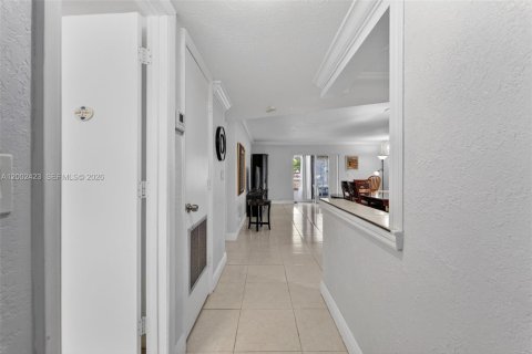 Condominio en venta en Lauderhill, Florida, 1 dormitorio, 86.21 m2 № 2066207 - foto 5