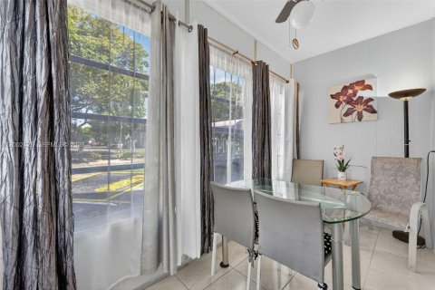 Condominio en venta en Lauderhill, Florida, 1 dormitorio, 86.21 m2 № 2066207 - foto 4