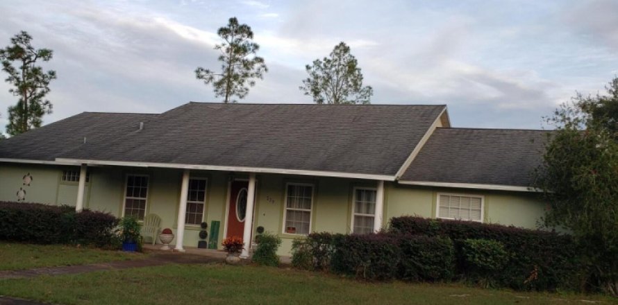 House in Welaka, Florida 3 bedrooms, 164.72 sq.m. № 818059