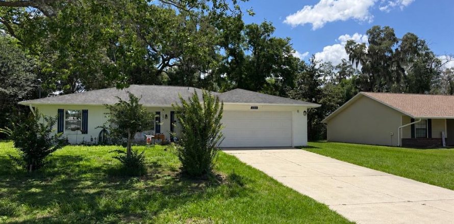 House in Belleview, Florida 3 bedrooms, 130.62 sq.m. № 2102624