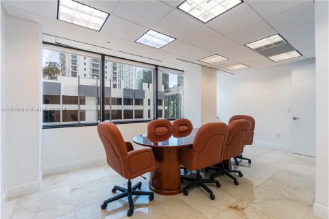 Commercial property in Miami, Florida № 1957974 - photo 4