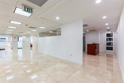 Commercial property in Miami, Florida № 1957974 - photo 7
