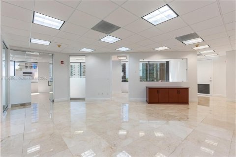 Commercial property in Miami, Florida № 1957974 - photo 10
