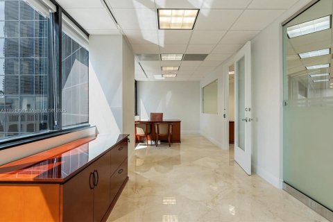 Commercial property in Miami, Florida № 1957974 - photo 3