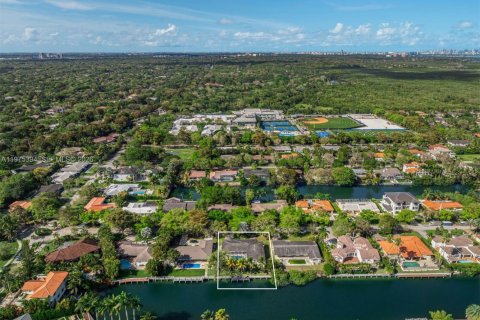 Купить виллу или дом в Корал-Гейблс, Флорида 4 спальни, 233.37м2, № 2047675 - фото 3