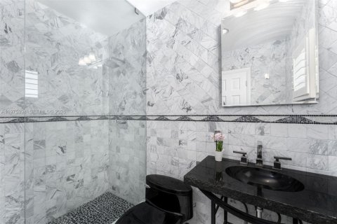 Купить виллу или дом в Корал-Гейблс, Флорида 4 спальни, 233.37м2, № 2047675 - фото 26