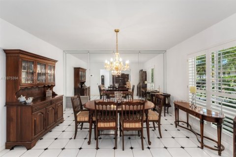 Купить виллу или дом в Корал-Гейблс, Флорида 4 спальни, 233.37м2, № 2047675 - фото 11