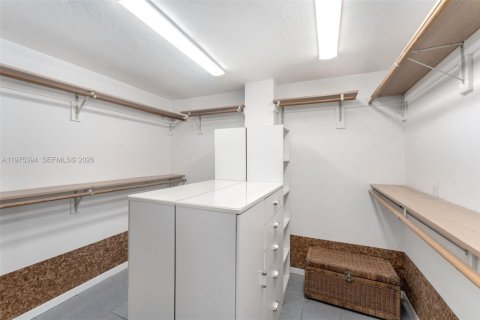 Купить виллу или дом в Корал-Гейблс, Флорида 4 спальни, 233.37м2, № 2047675 - фото 22