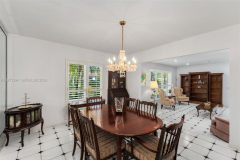 Купить виллу или дом в Корал-Гейблс, Флорида 4 спальни, 233.37м2, № 2047675 - фото 12