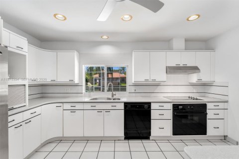 Купить виллу или дом в Корал-Гейблс, Флорида 4 спальни, 233.37м2, № 2047675 - фото 13