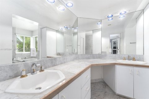 Купить виллу или дом в Корал-Гейблс, Флорида 4 спальни, 233.37м2, № 2047675 - фото 19